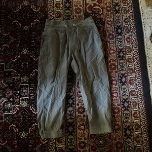 Lululemon cropped Jogger